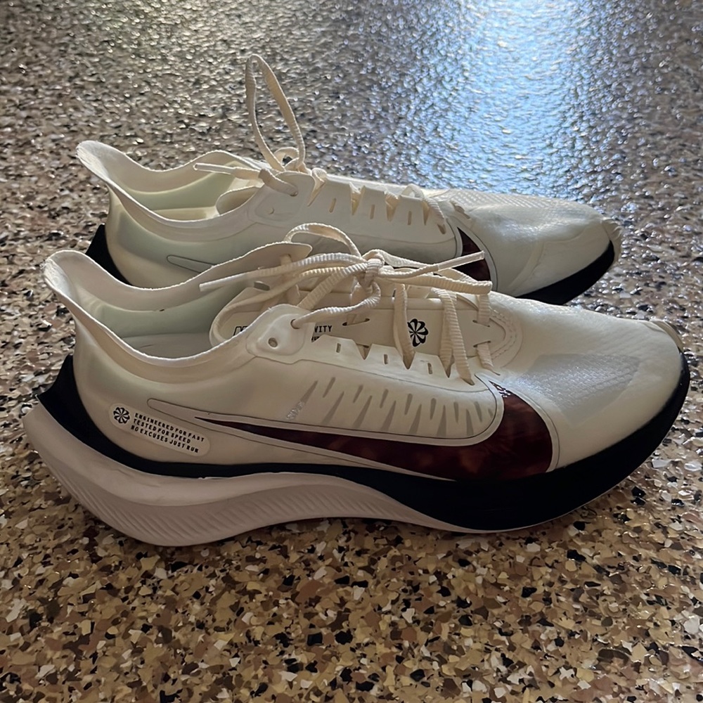 Nike zoom gravity